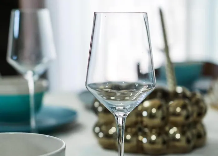 아파트 Central Apartment